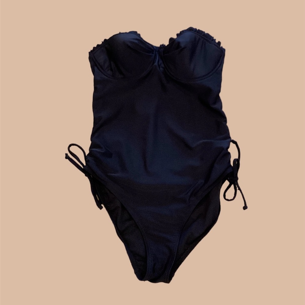 Xhilaration One Piece Swim Suit, size medium 😎